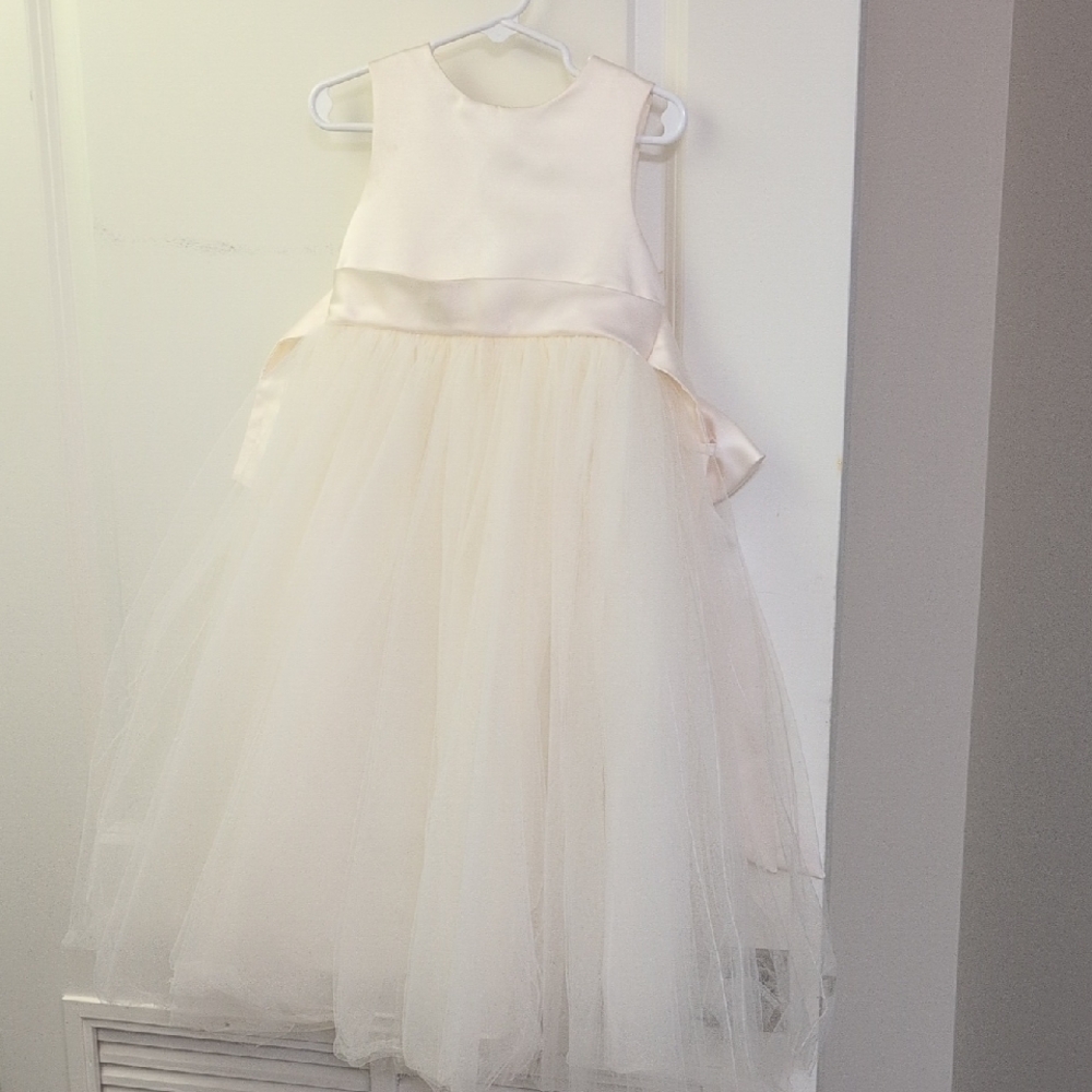Elegant Cream Sleeveless Tulle Dress